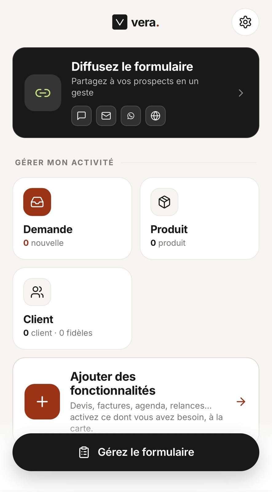 Le tableau de bord Vera sur mobile : 27 demandes, 12 produits, 42 clients et votre agenda au même endroit.